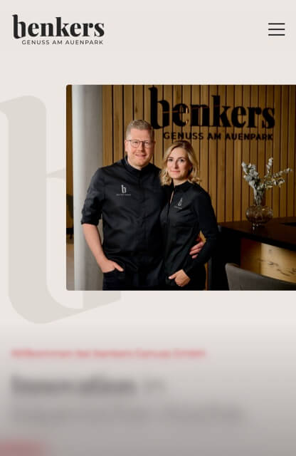 Die mobile Webseite des Restaurants 'benkers' mit einem Porträtfoto der beiden Inhabenden.